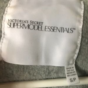 Victoria secret shirt sleeve casual top